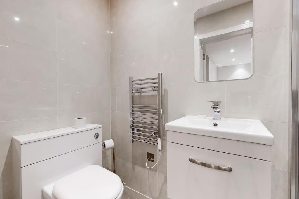 Stylish 2Bed Flat 10Min To Wimbledon Tennis Courts London Bagian luar foto